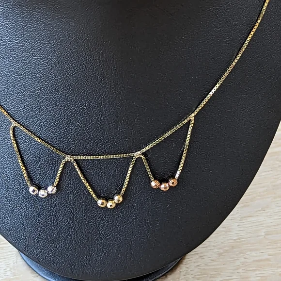 Beautiful Italian Gold Necklace - Picture 2 of 6